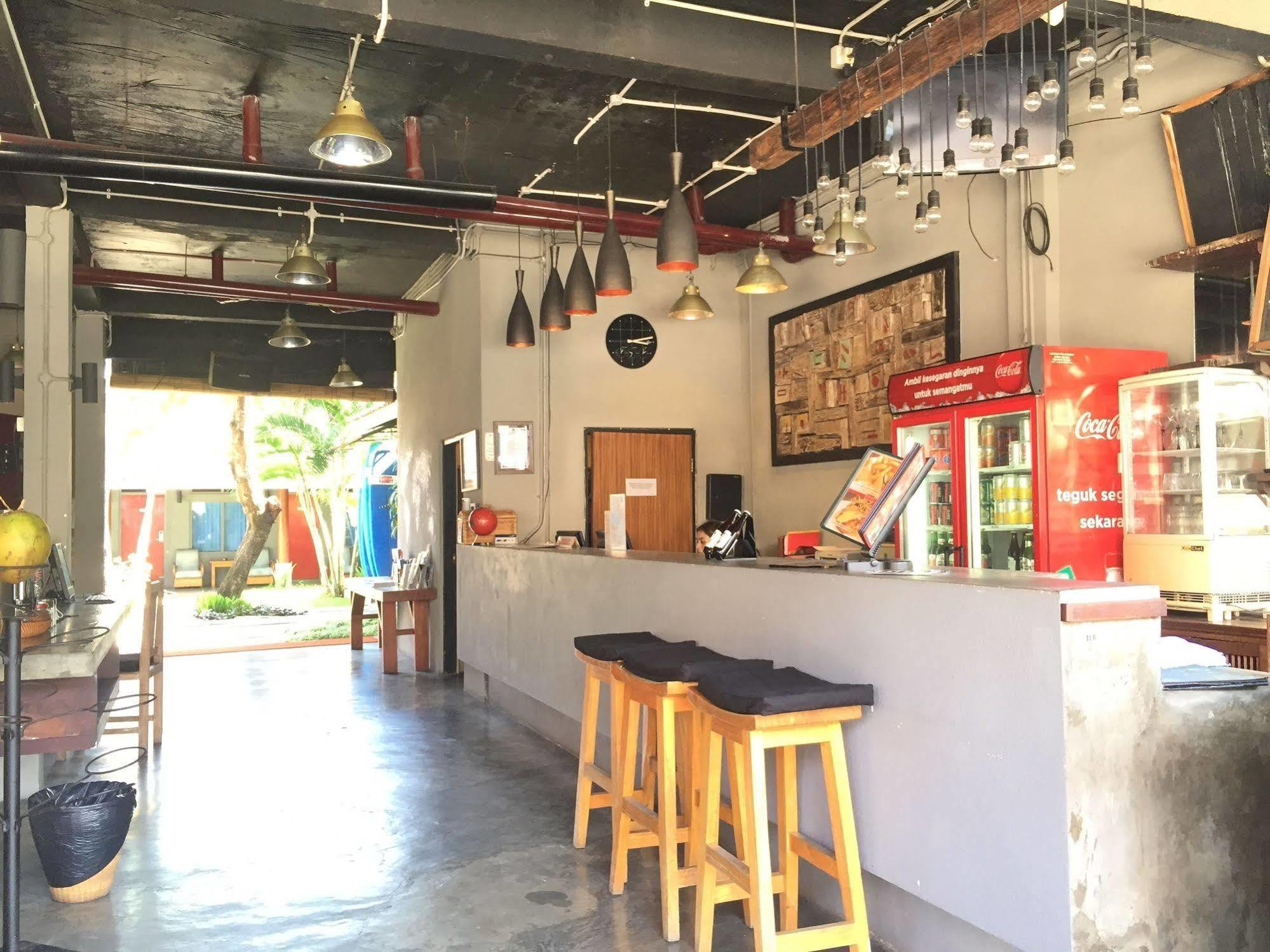 Kayun Hostel Legian Esterno foto