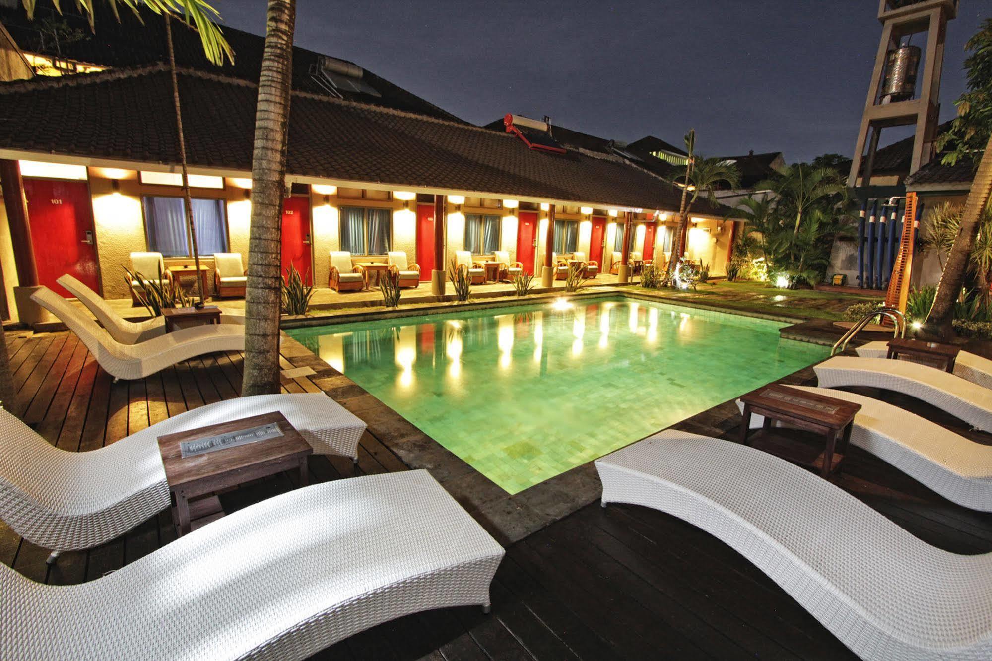 Kayun Hostel Legian Esterno foto